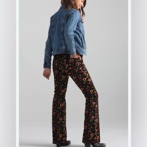 Wrangler Floral Corduroy High Rise Fierce Flare Pants. Size: 2 X 32
